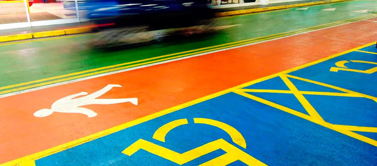 Parkoviště v obchodním centru «Weston Favell Mall» -  1